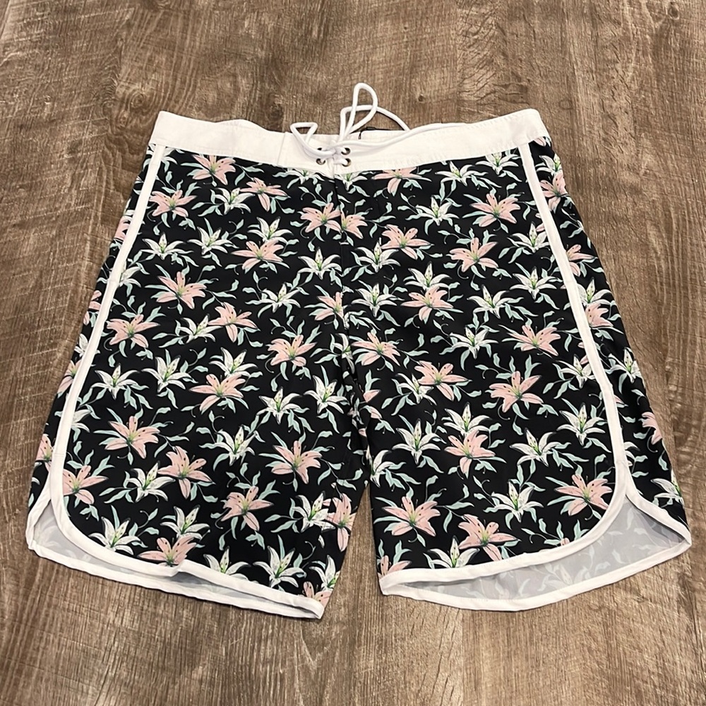 Acacia men’s surf trunk in Monet size 32 NWT